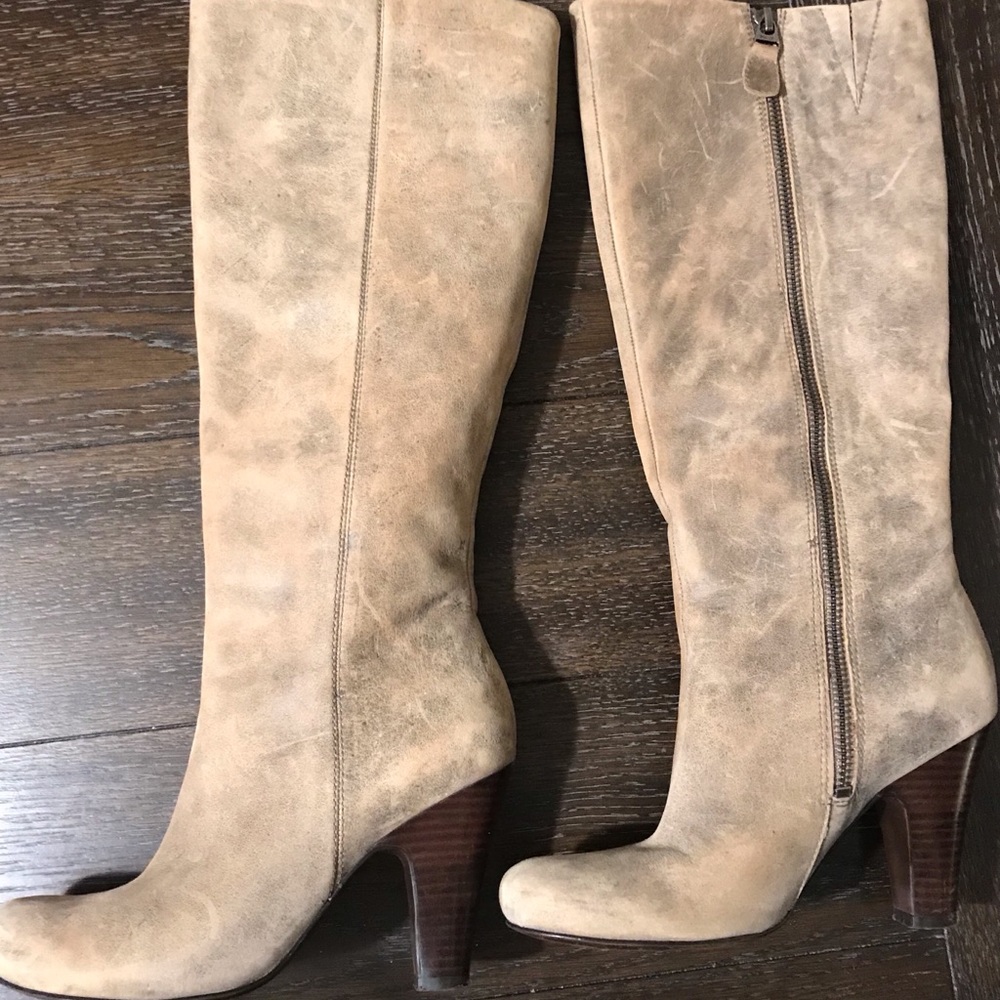 Fossil Knee leather boots.